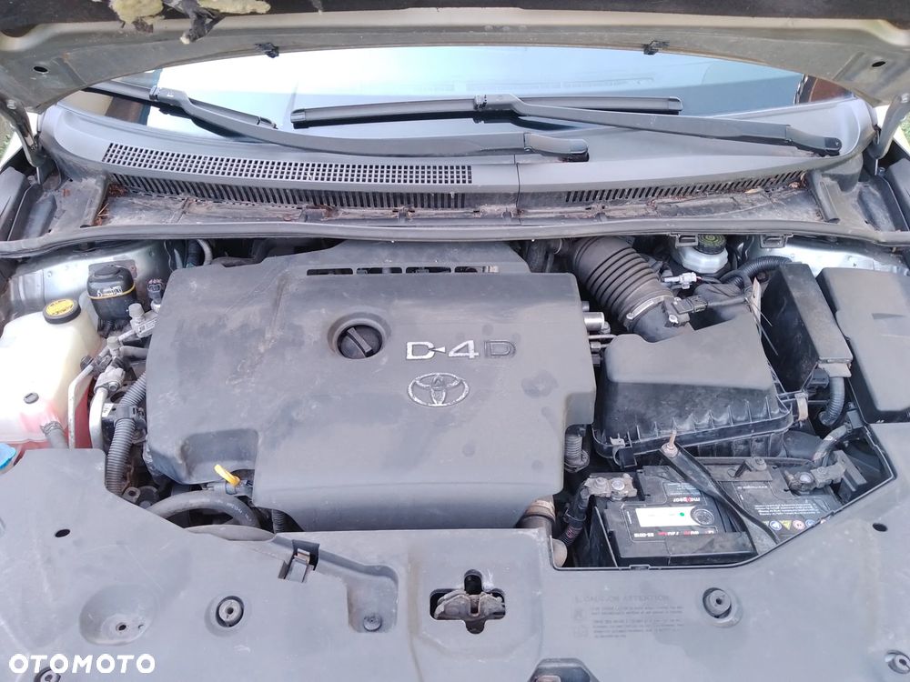 Toyota Avensis - 12