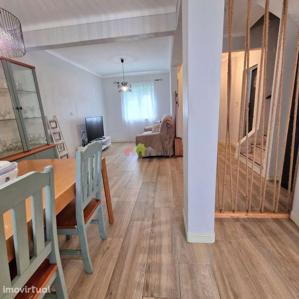 Moradia T3 renovada em zona tranquila de Azeitão - Grande imagem: 5/57