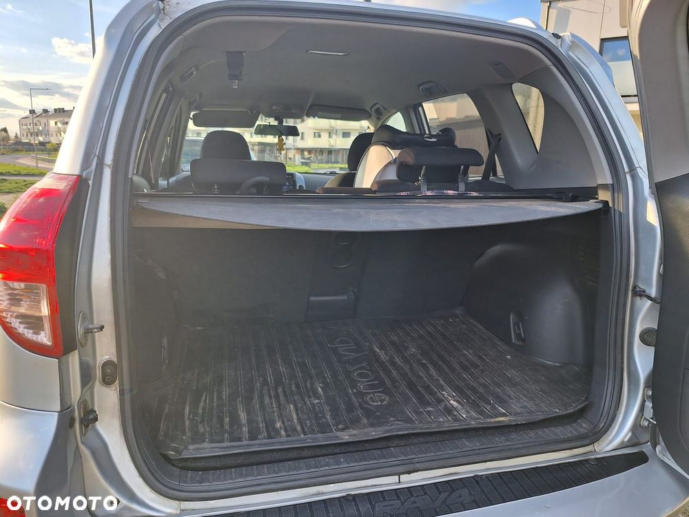 Toyota RAV4 2.2 D-CAT X - 9