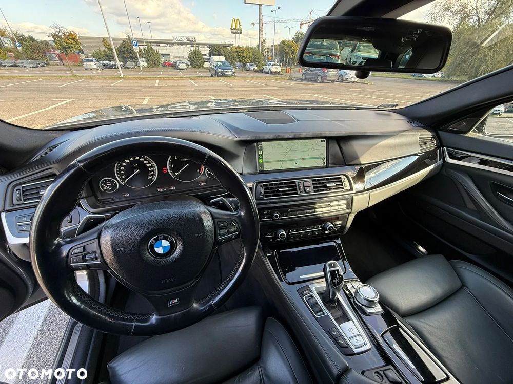 BMW Seria 5 525d xDrive - 24