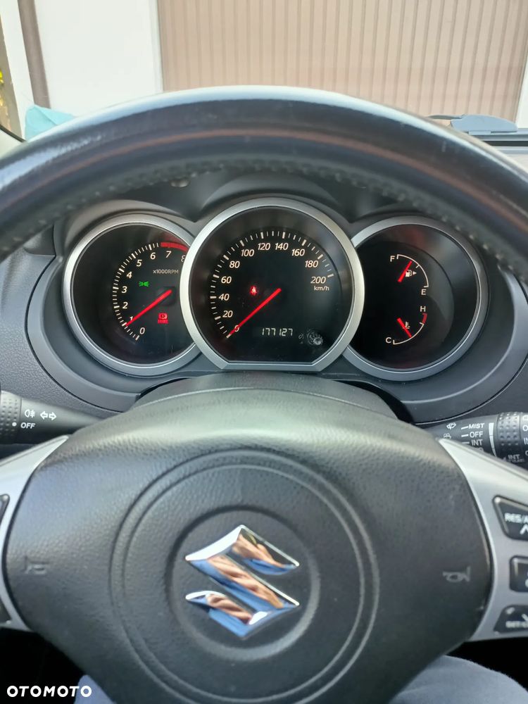 Suzuki Grand Vitara 2.0 - 13