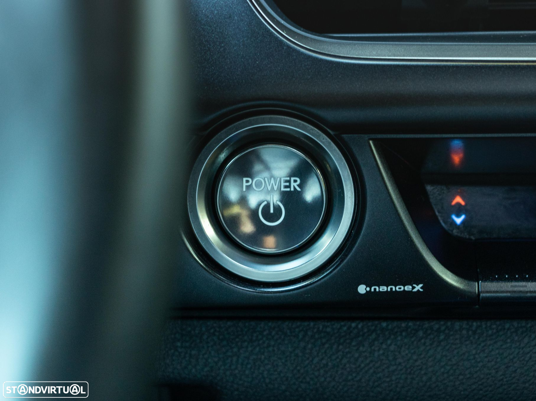 Lexus ux-250h Sport - 23