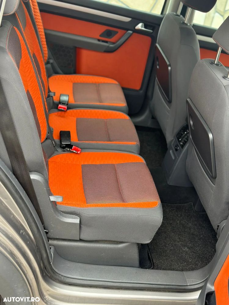 Volkswagen Touran 2.0 TDI DPF DSG Cross - 9