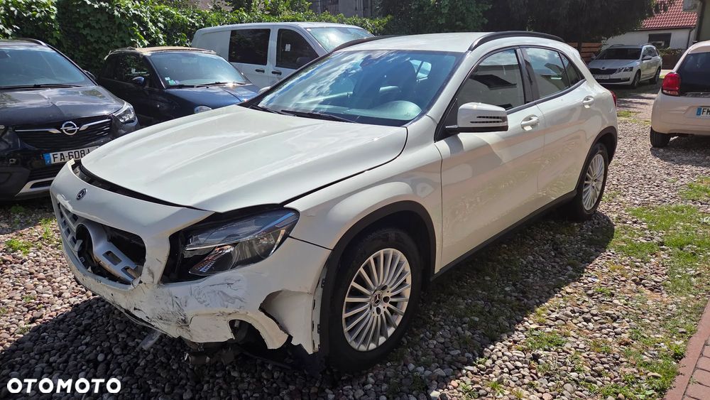 Mercedes-Benz GLA 180 Style - 4