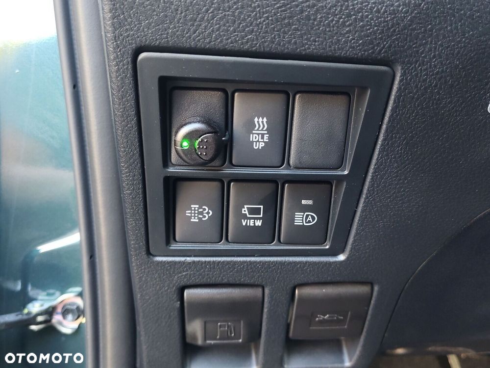 Toyota Hilux 2.8 D-4D mHEV Double Cab Invincible 4x4 - 14
