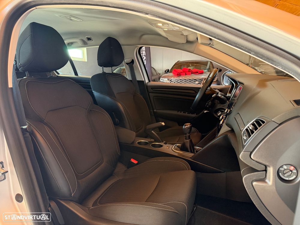 Renault Mégane Sport Tourer BLUE dCi 115 ZEN - 16