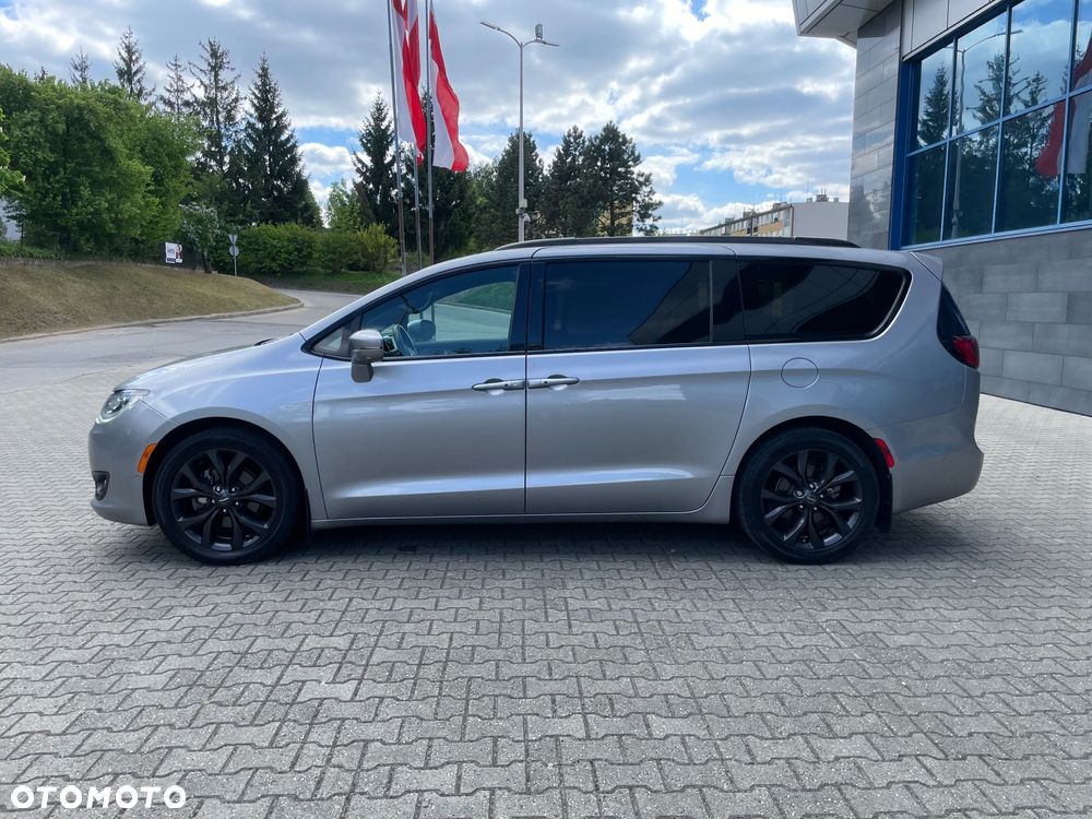 Chrysler Pacifica - 5