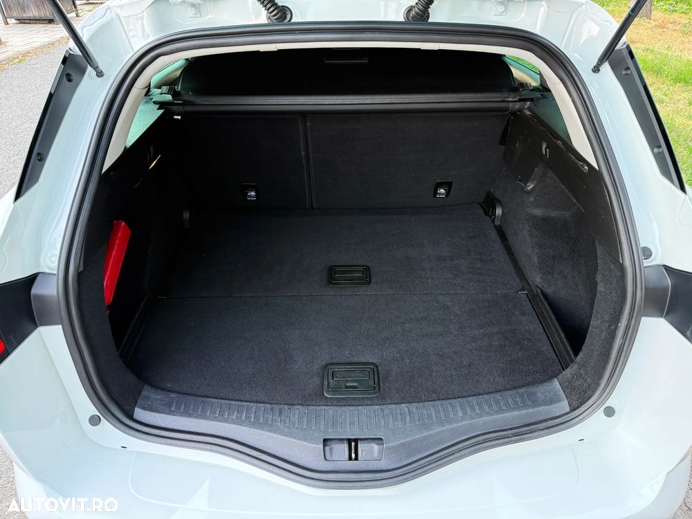 Renault Megane TCe 140 GPF EDC LIMITED - 23