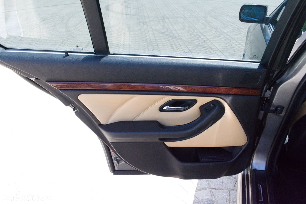 BMW Seria 5 - 32