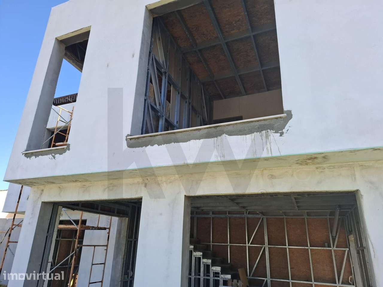 Lote de terreno com projecto de construção em curso | Moradia T3 isola - Grande imagem: 4/32