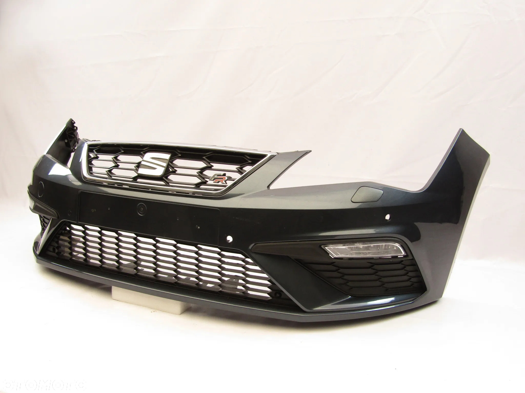 Zderzak przedni Seat Leon FR 17 - 20 Sprysk./ Pdc-4 Lakier LC7V - 11