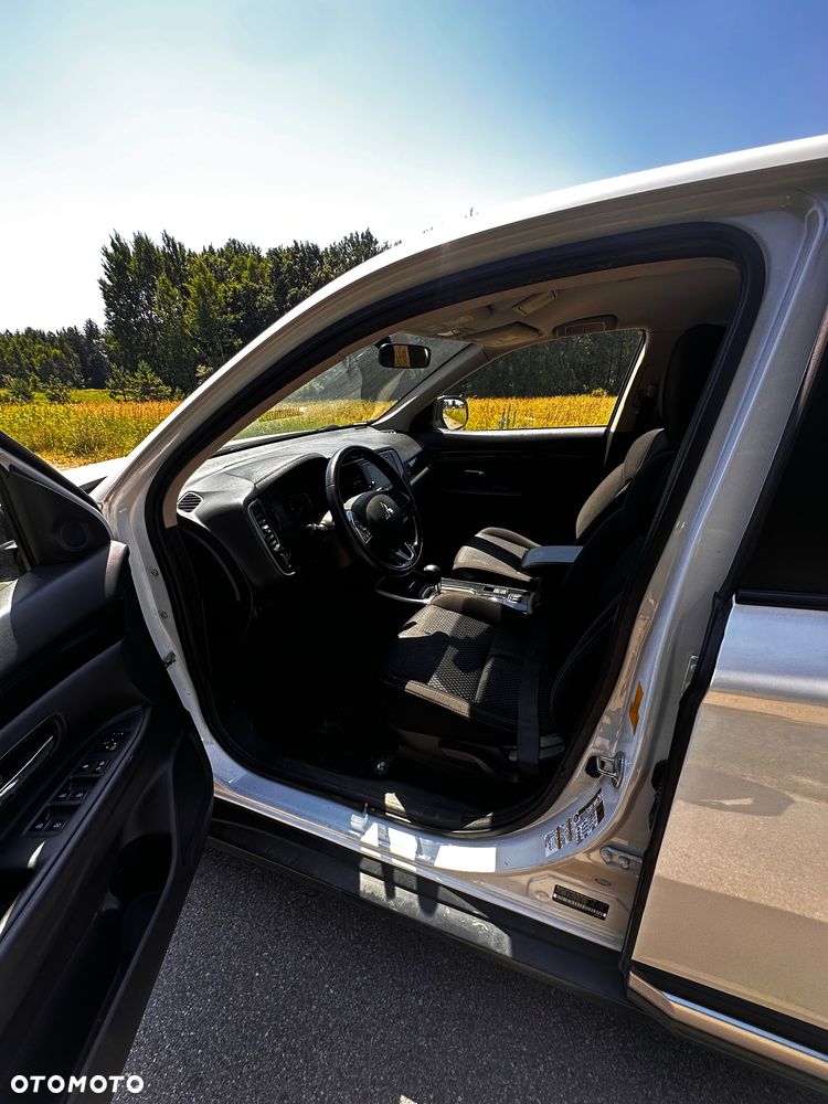 Mitsubishi Outlander - 11