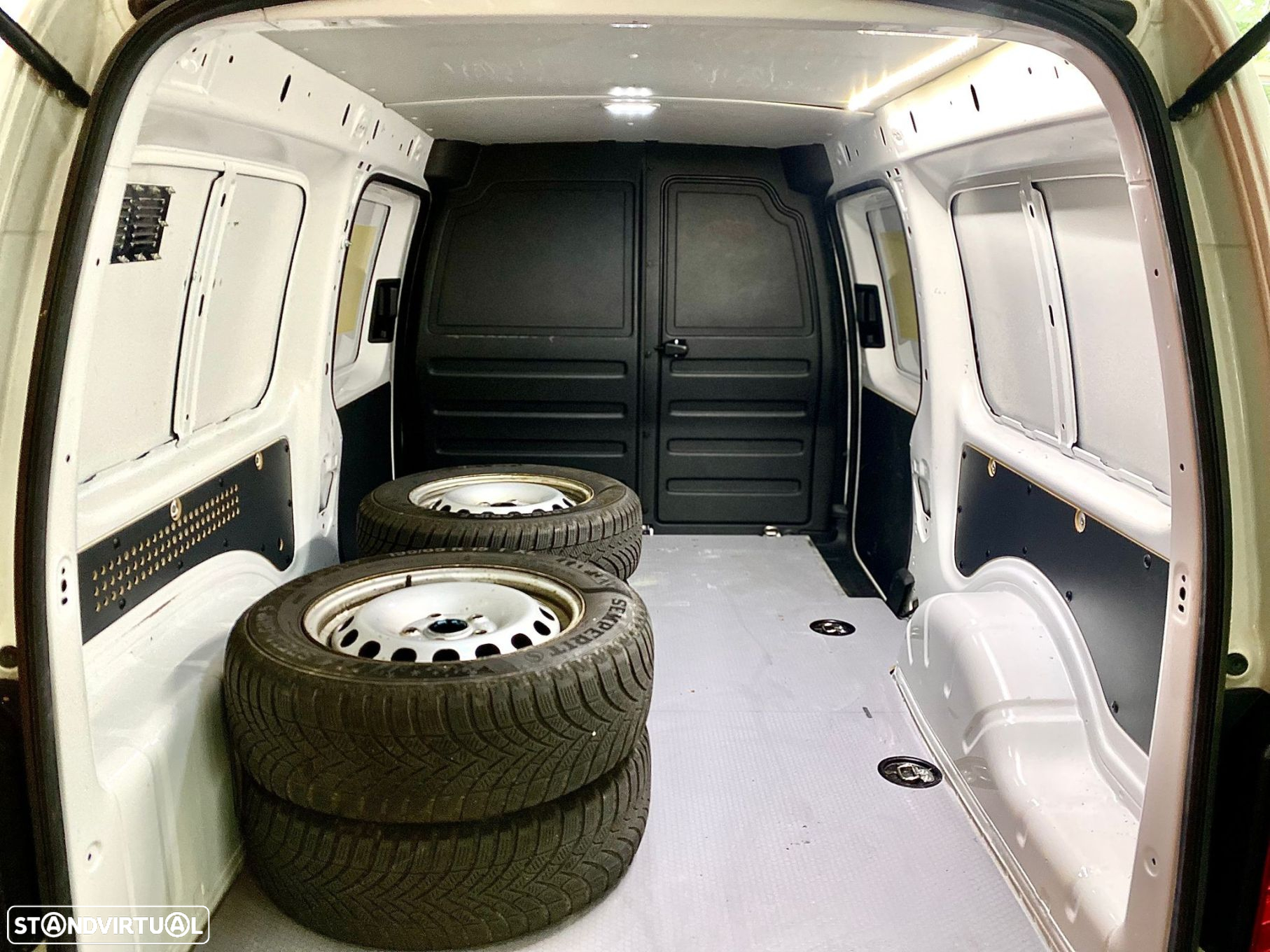 VW Caddy 2.0 TDi BM Comfortline DSG - 30