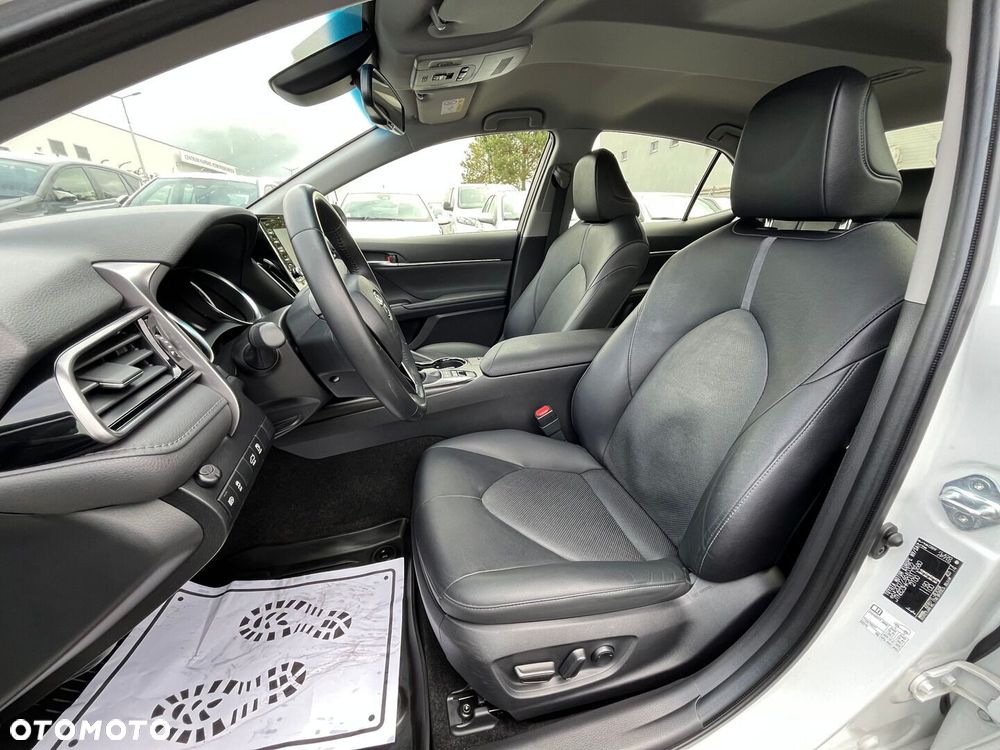 Toyota Camry 2.5 Hybrid Comfort CVT - 29