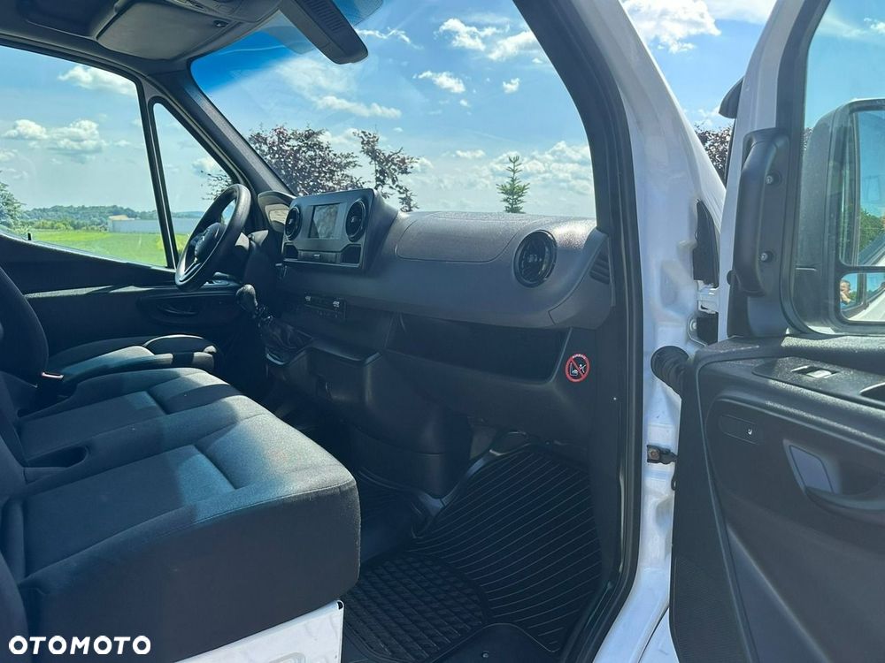 Mercedes-Benz Sprinter - 16