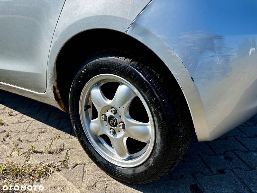 Toyota Yaris - 4