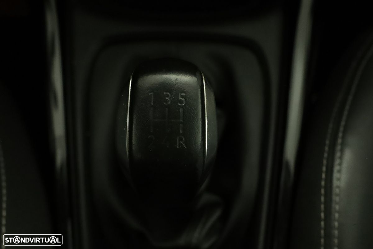 Peugeot 2008 1.2 PureTech Allure - 12