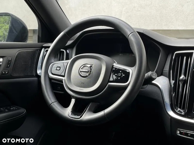 Volvo V60 B4 B R-Design - 12
