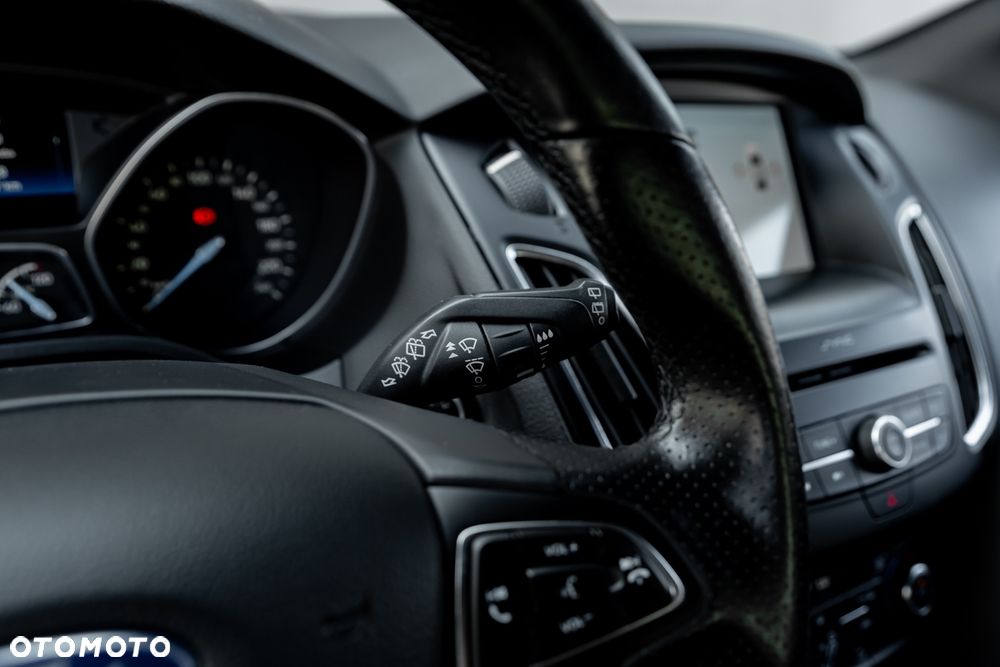 Ford Focus 1.0 EcoBoost Start-Stopp-System ST-Line - 37