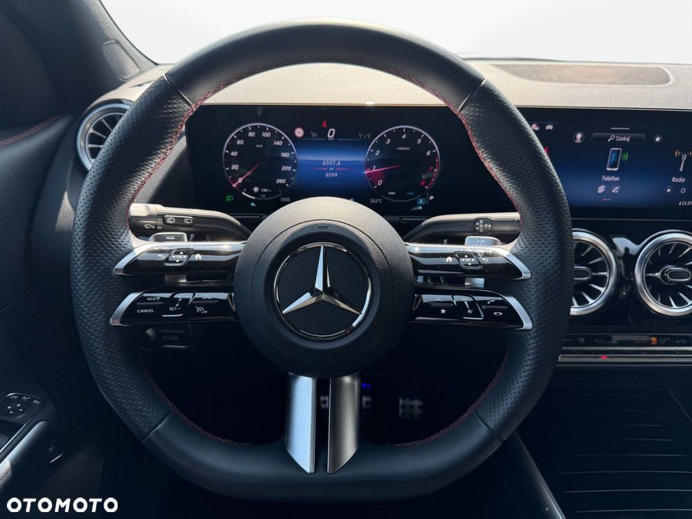 Mercedes-Benz GLA - 15