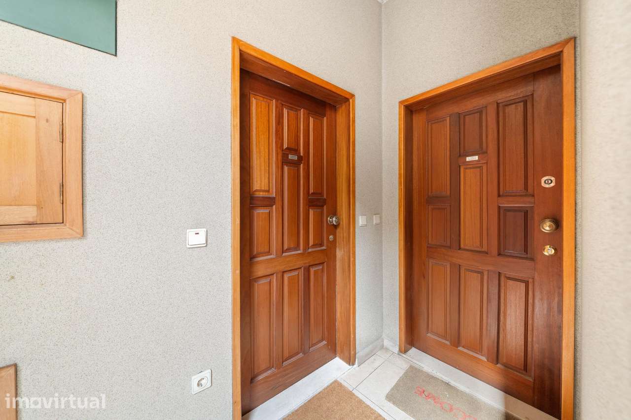 Apartamento T0 em frente a estação de Metro! - Grande imagem: 2/18