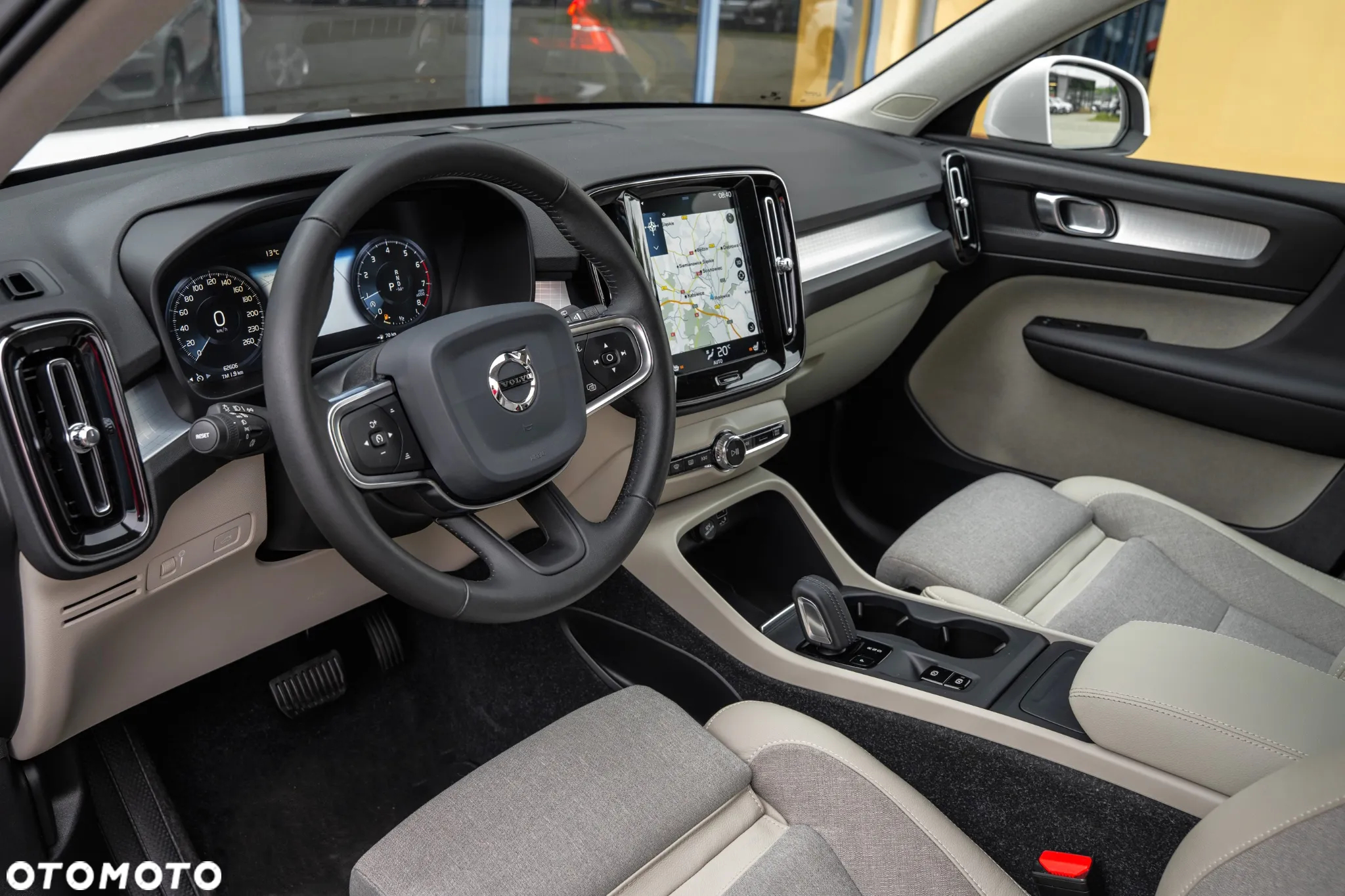 Volvo XC 40 T3 Momentum Pro - 17