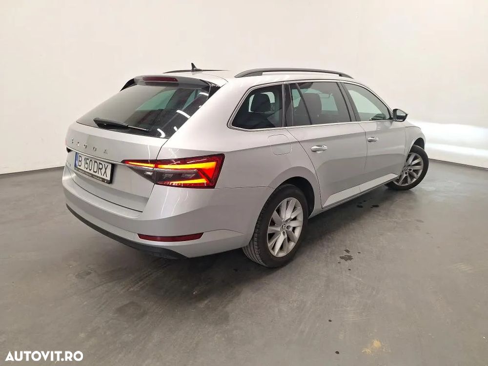 Skoda Superb Combi 2.0 TDI DSG Ambition - 2