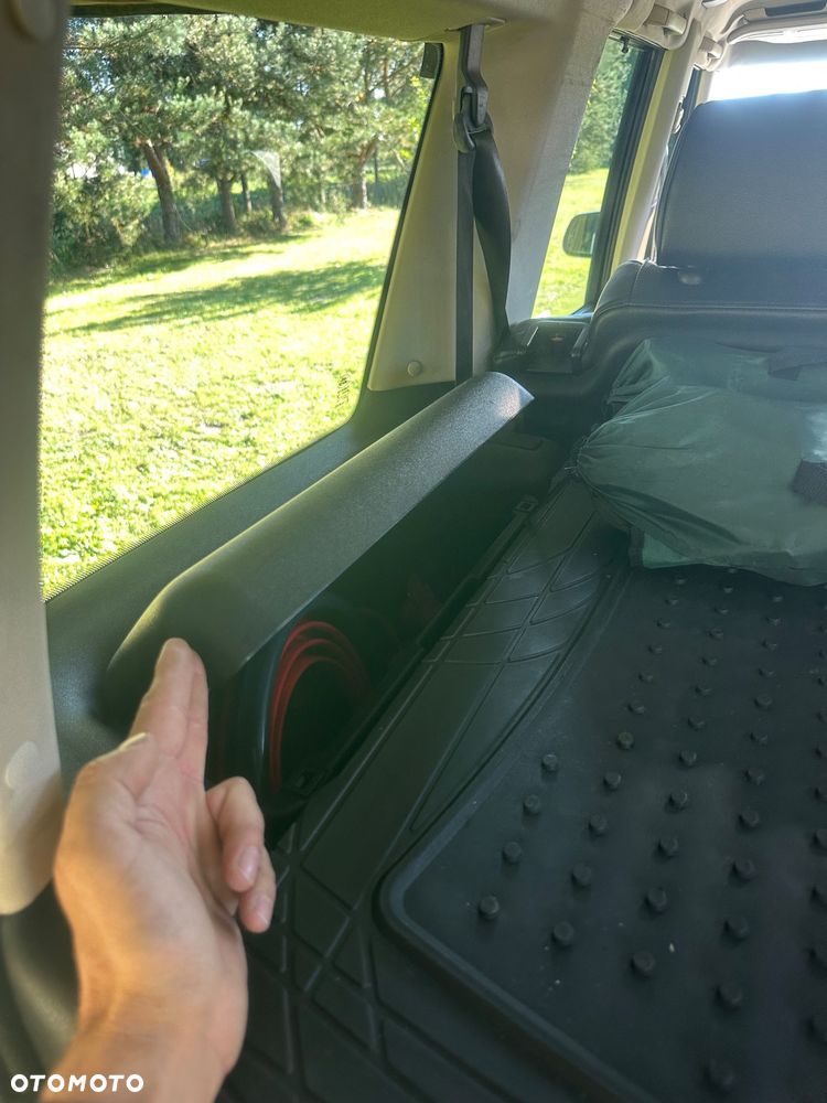 Land Rover Discovery - 22