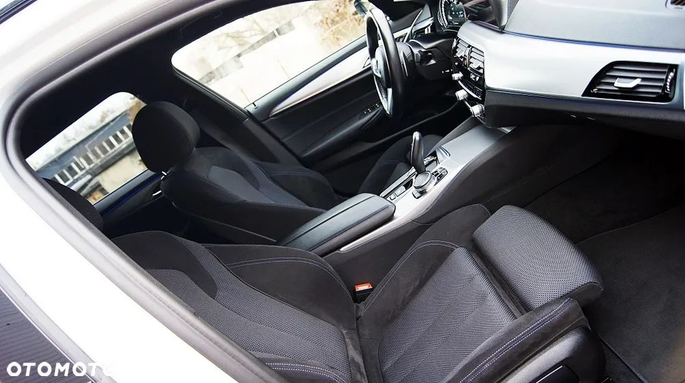 BMW Seria 5 520d xDrive M Sport sport - 28