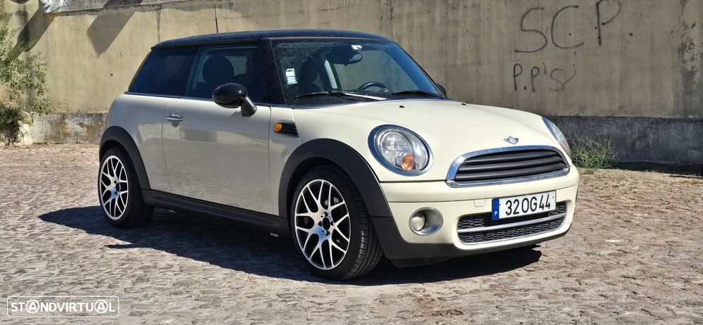 MINI 3 Portas Cooper D - 2