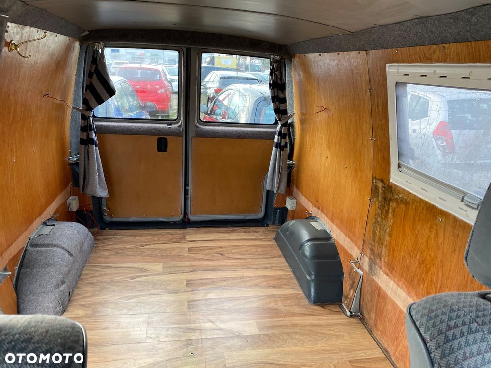 Volkswagen Caravelle - 26