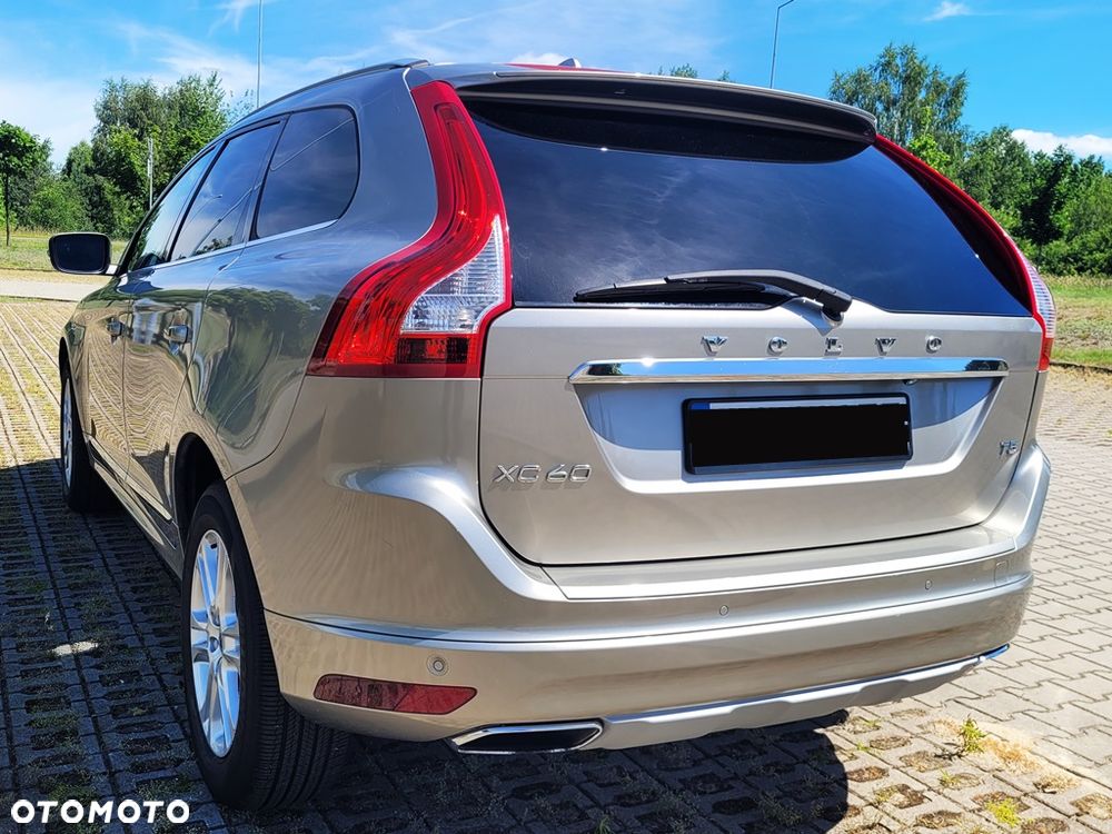Volvo XC 60 T5 R-Design Momentum - 4