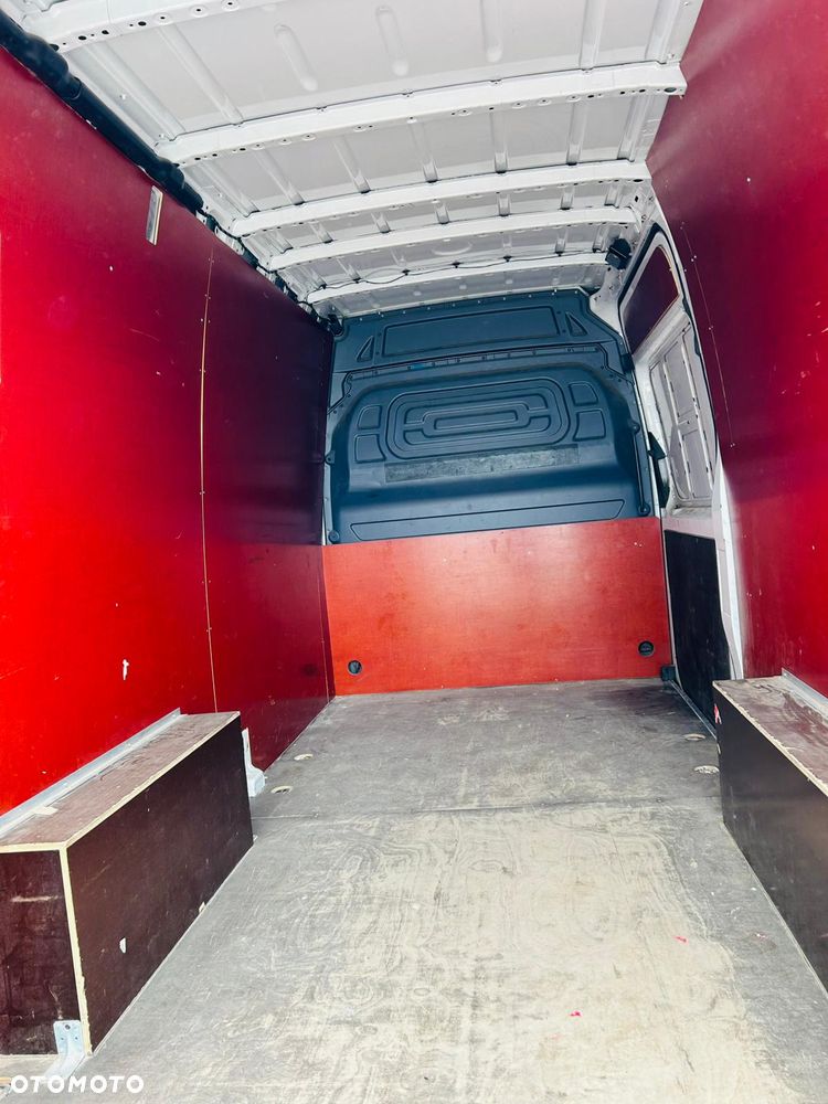 Mercedes-Benz Sprinter - 9