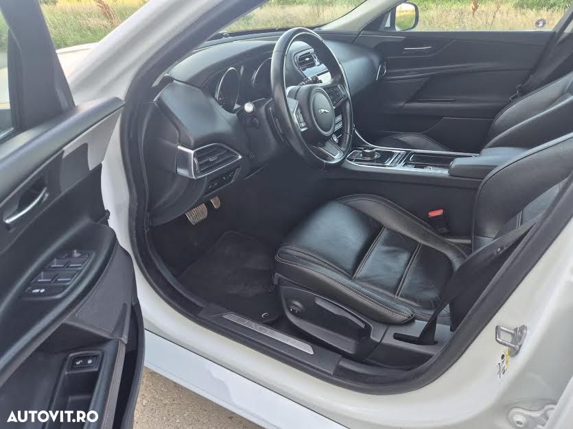 Jaguar XE 2.0 AWD Prestige - 10