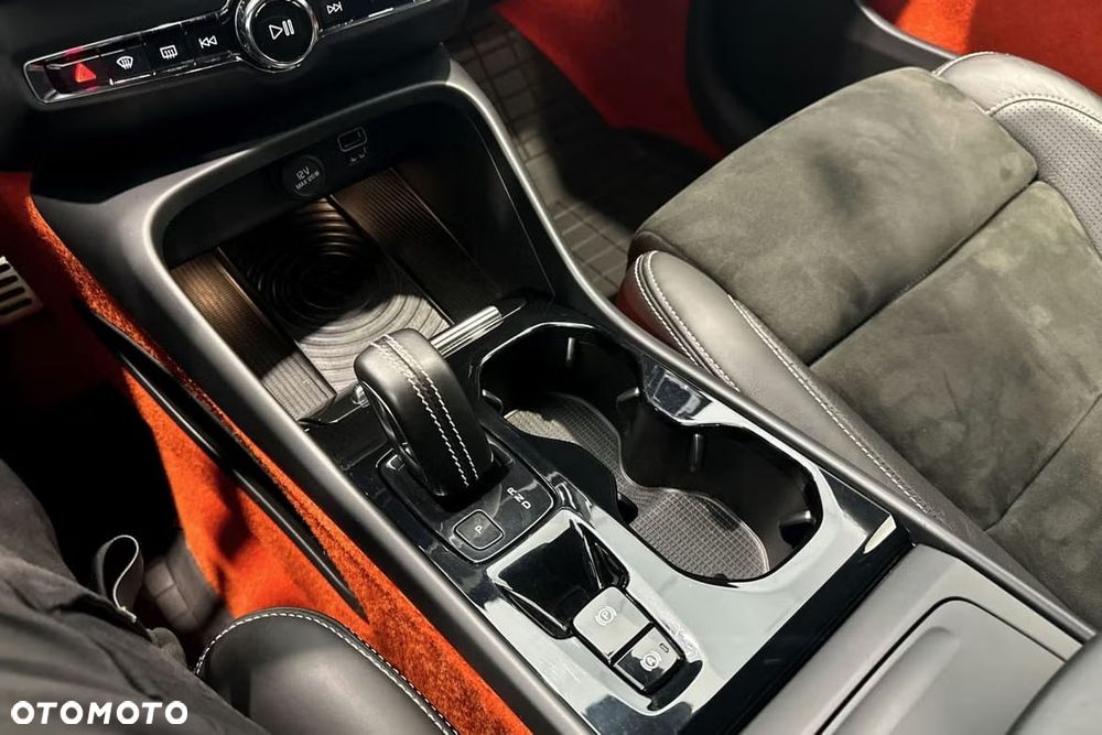 Volvo XC 40 D4 AWD R-Design - 19