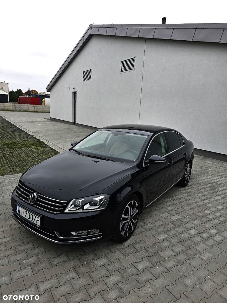 Volkswagen Passat - 1