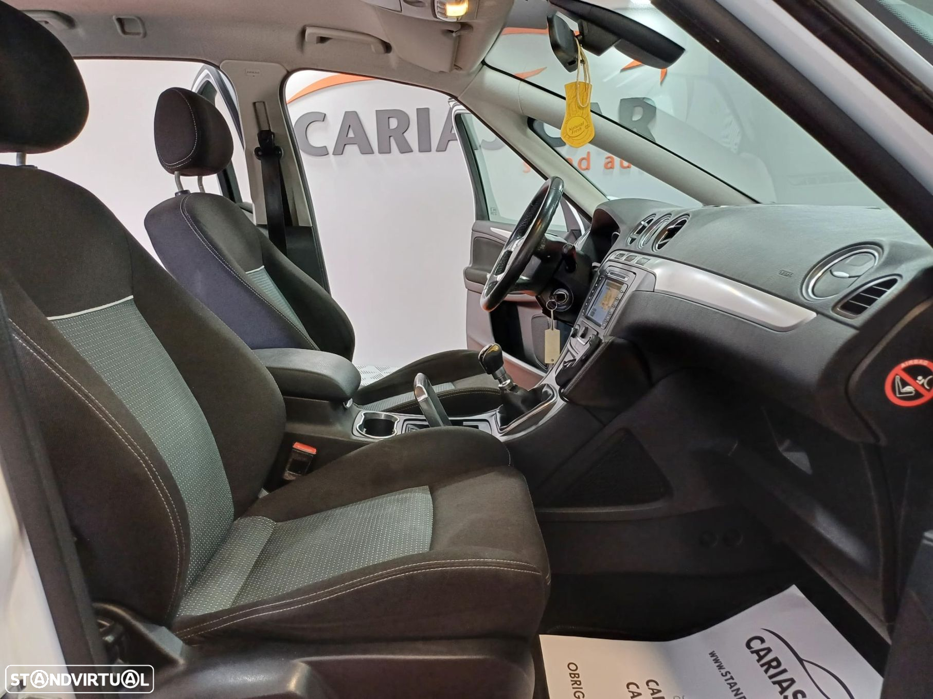 Ford S-Max - 11