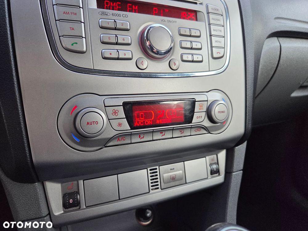 Ford Focus 1.6 16V Black Magic - 14