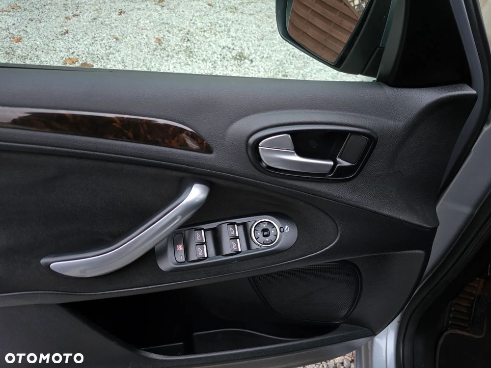 Ford Galaxy 2.0 Ghia - 18