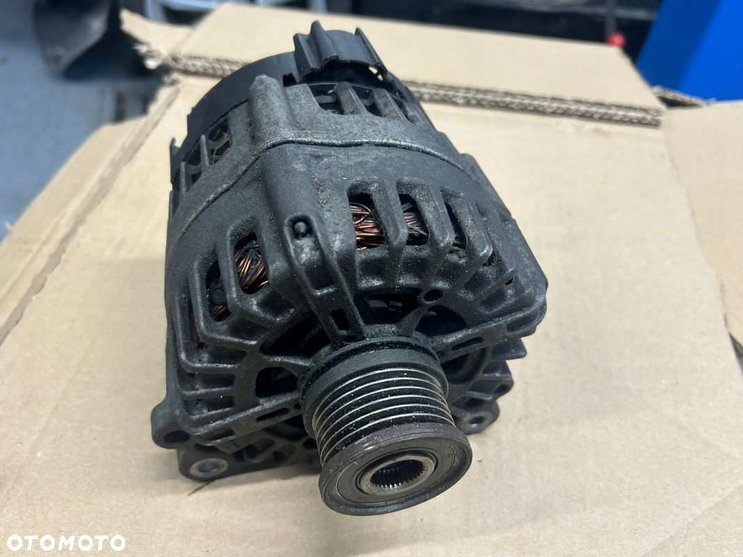 AUDI A4 B9 2,0 TDI ALTERNATOR 04L903024A - 2