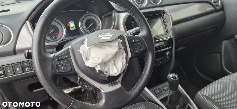 Suzuki Vitara 1.0 Boosterjet Premium 4WD - 20