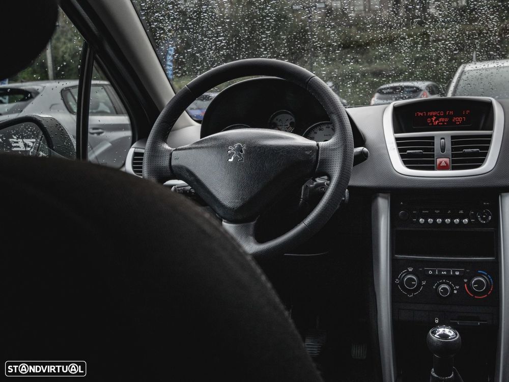 Peugeot 207 - 13