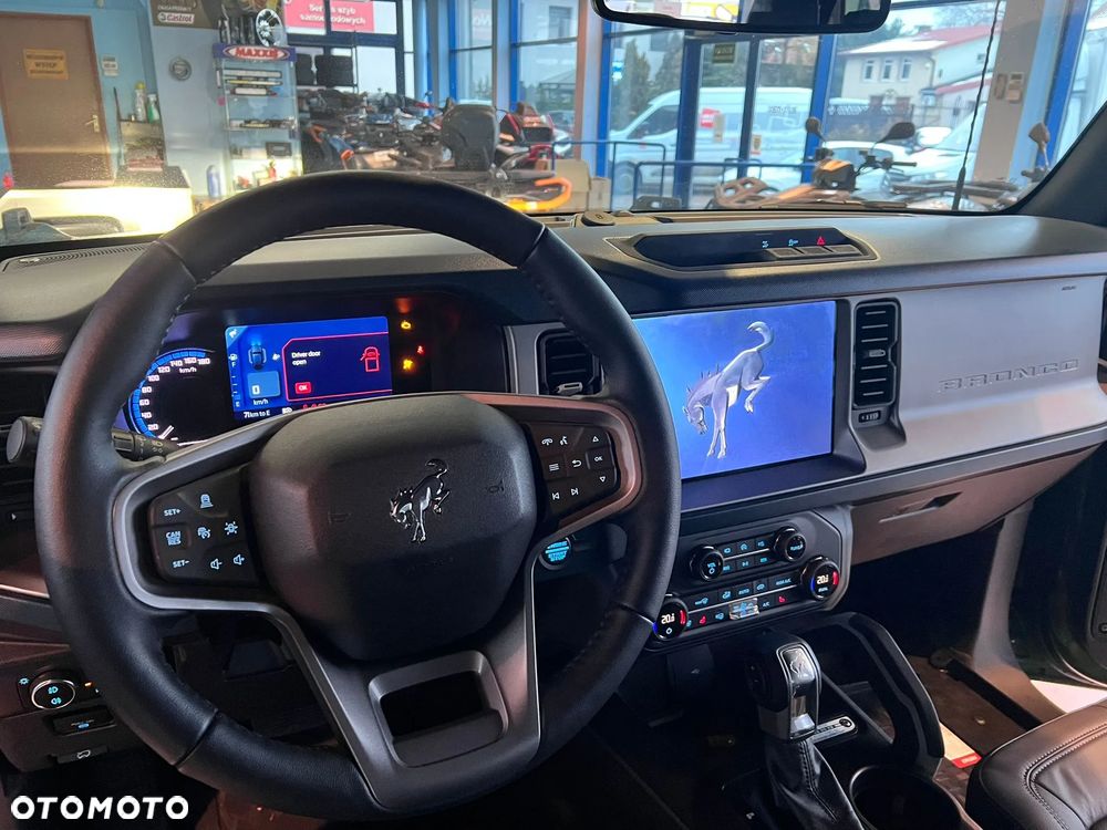 Ford Bronco - 11