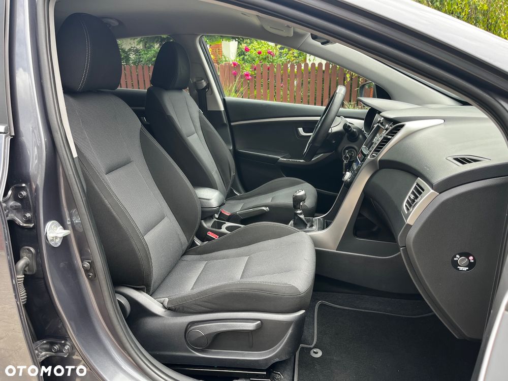 Hyundai i30 blue 1.6 CRDi YES Gold - 9