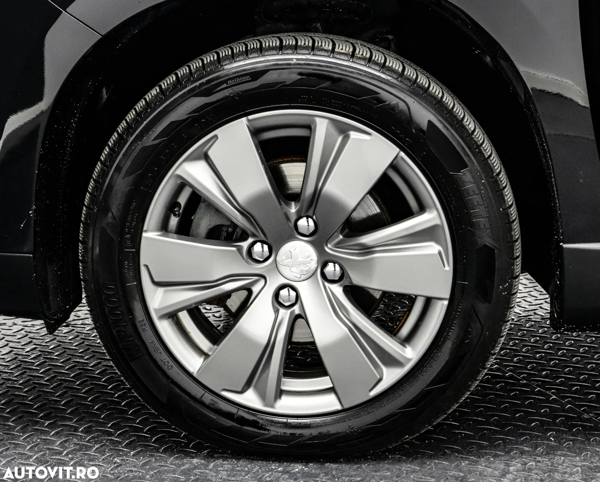 Peugeot 2008 1.2 PureTech Turbo EAT6 S&S Allure - 22