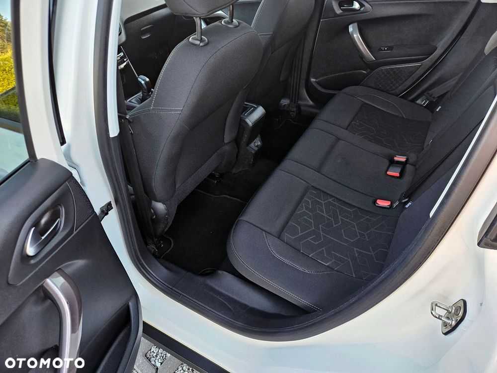 Peugeot 2008 1.2 Pure Tech Style - 11