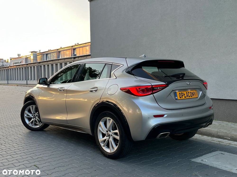 Infiniti Q30 - 4