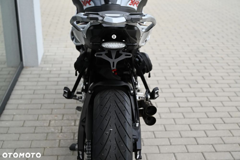 BMW XR - 8