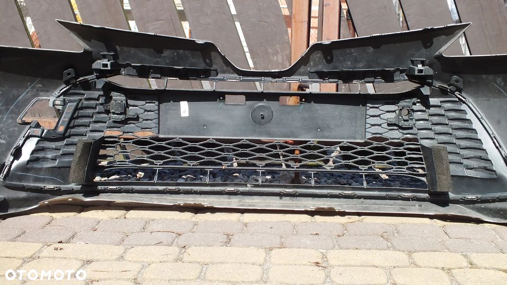 Zderzak przedni Toyota Corolla E21 sedan - 10