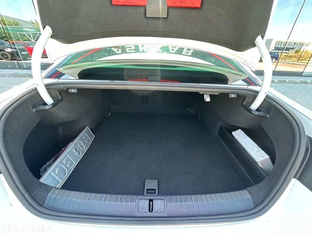 Volkswagen Passat 2.0 TDI DSG Comfortline - 34